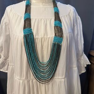 Elegant Beaded Necklace in Turquoise and Black